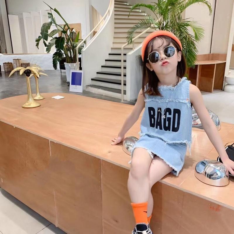 Set áo sát nách kèm chân váy jean thời trang sành điệu cho bé gái