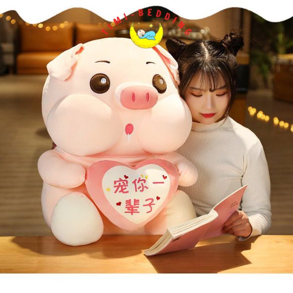 Gấu bông lợn hồng ôm trái tim cute, ngộ nghĩnh đáng yêu – Gấu bông hình con heo - Timibedding