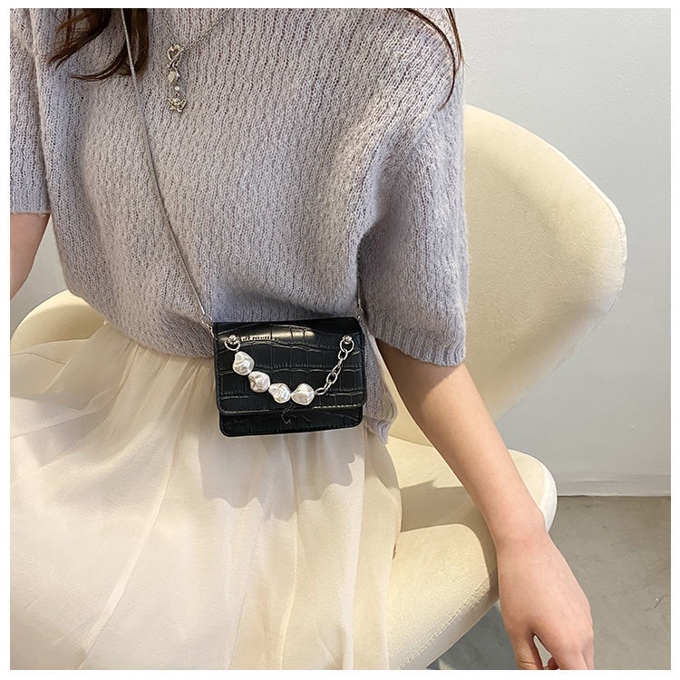 Túi đeo chéo mini dây xích ngọc trai da rắntúi hộp vuông