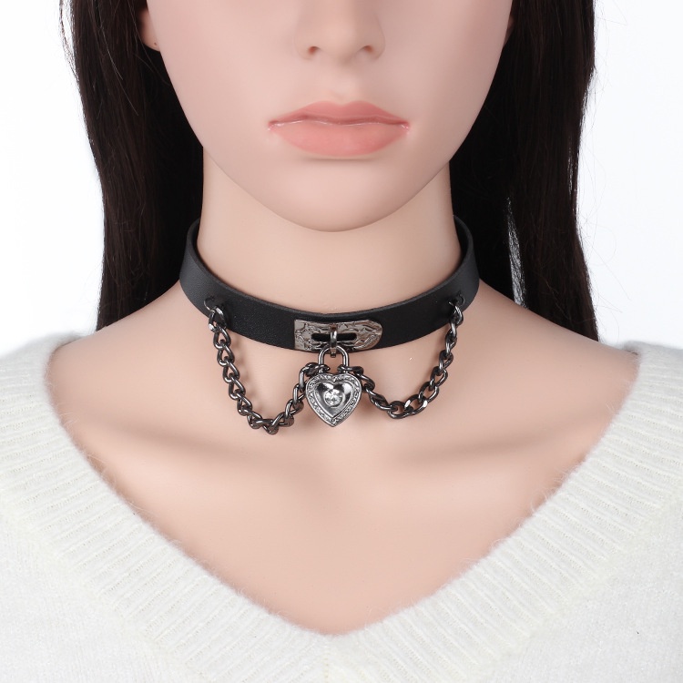 1 Vòng Cổ Choker Mặt Trái Tim Bằng Kim Loại Sáng Tạo Cho Nữ