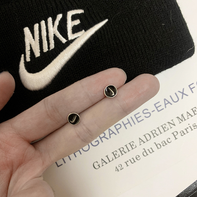 Khuyên tai tròn bằng thép không gỉ màu đen cá tính cho nam và nữ