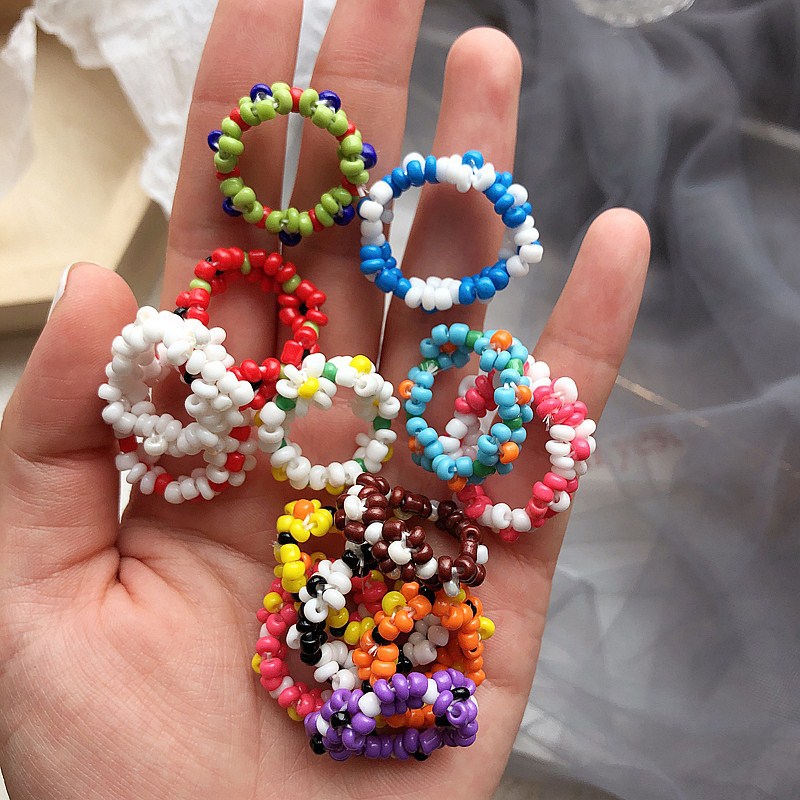 Nhẫn hình bông hoa nhỏ nhiều màu xinh xắn tự làm