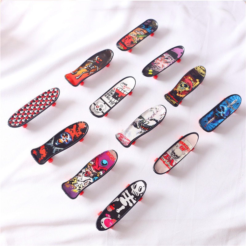 Charm (C176) slime/ Dụng Cụ Charm Trang Trí Hình Ván Trượt Skateboard (10 x 3 x 1.3 cm) - Mẫu Ngẫu Nhiên