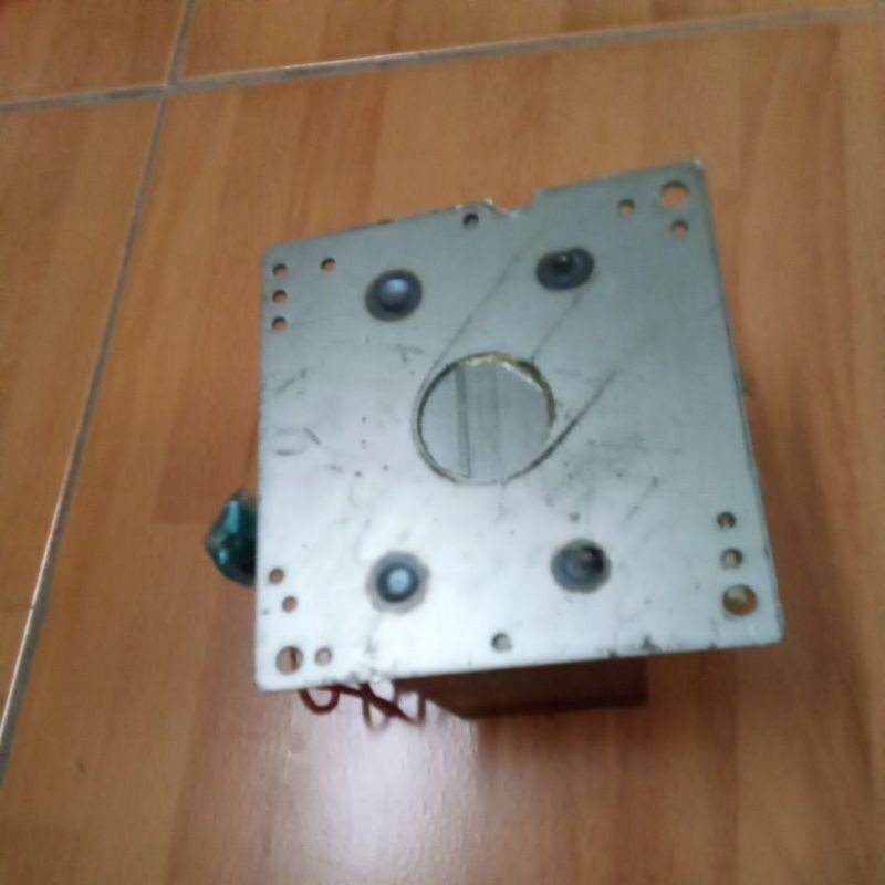 Biến áp lò vi sóng 1000W, CLASS 220, 220V, 50Hz.