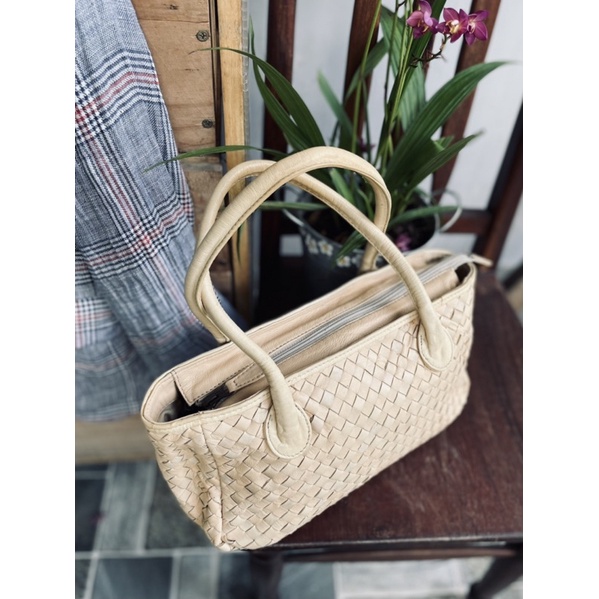 SALE SỐC - túi si da thật đan màu kem