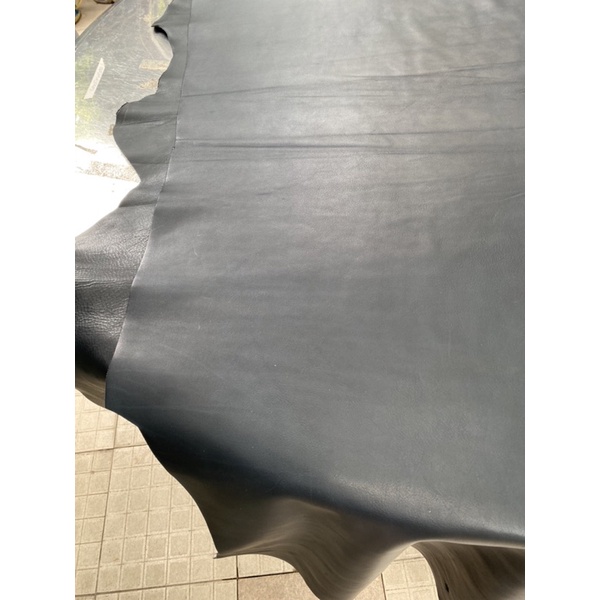 Da bò màu xám đen