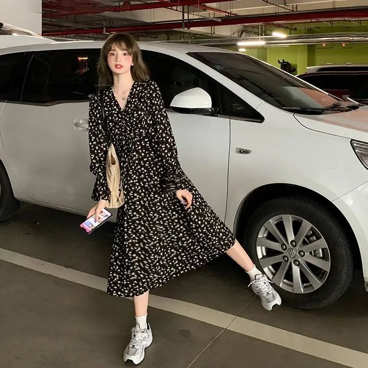 Đầm Hoa Tay Dài Cổ Chữ V Đáng Yêu Cho Nữ | BigBuy360 - bigbuy360.vn