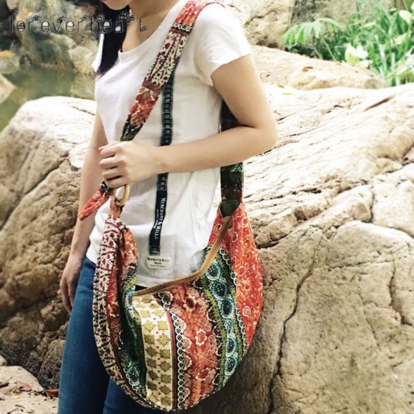 Túi vải đeo vai kiểu dáng hobo phong cách hippie cổ điển họa tiết thổ cẩm vintage