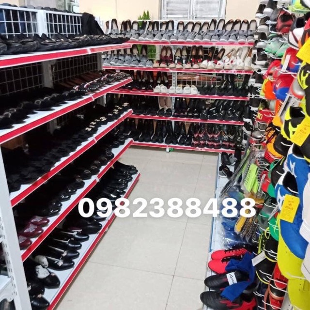 Kệ trưng bày giày dép cho cửa hàng