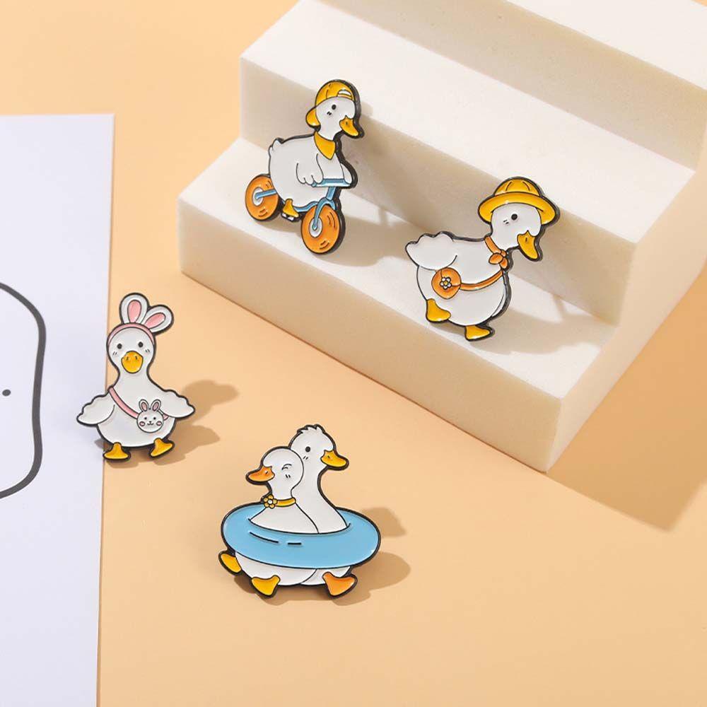 Ghim Cài Áo Hình Vịt Con Đáng Yêu Dành Cho Nam Nữ