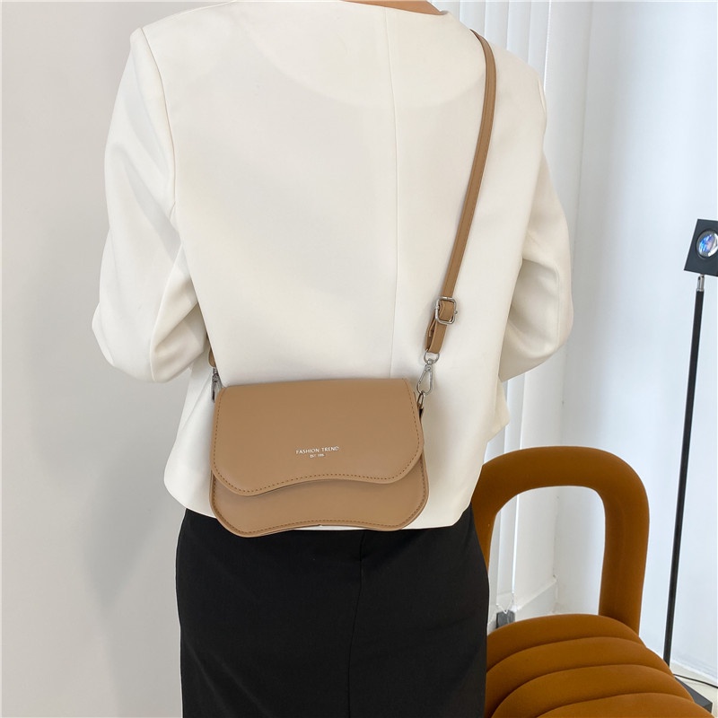 Túi đeo vai phong cách Hàn Quốc tinh tế thời trang mùa hè 2021