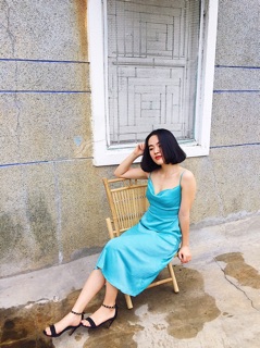 Đầm lụa xanh cổ đổ