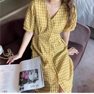 Váy kẻ caro thắt lưng eo