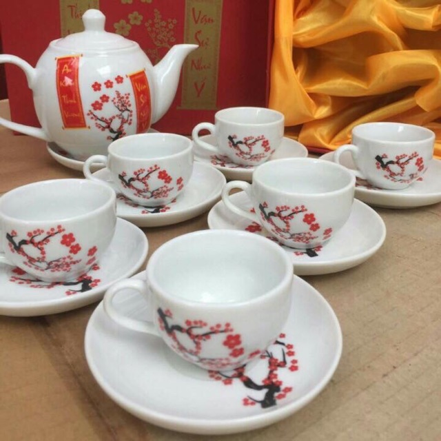 Ấm chén hoa đào đón tết