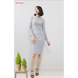 Váy body tay dài xẻ tà sau cách điệu