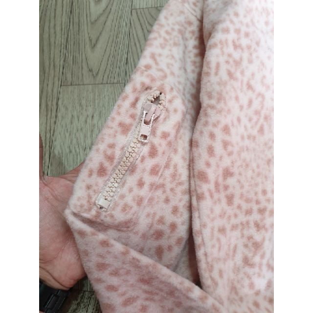 Áo hoodie croptop màu cực tây! | BigBuy360 - bigbuy360.vn