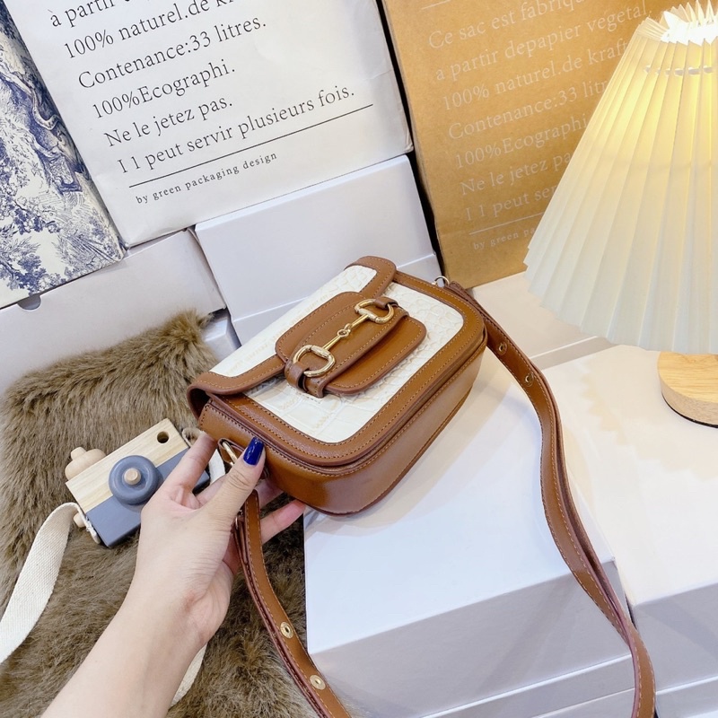 Túi hà hồ sz 18 , da rắn , dây điều chỉnh độ dài
