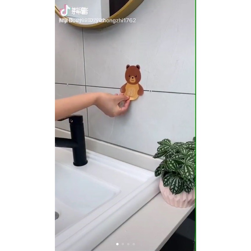 Cốc dán tường hình gấu