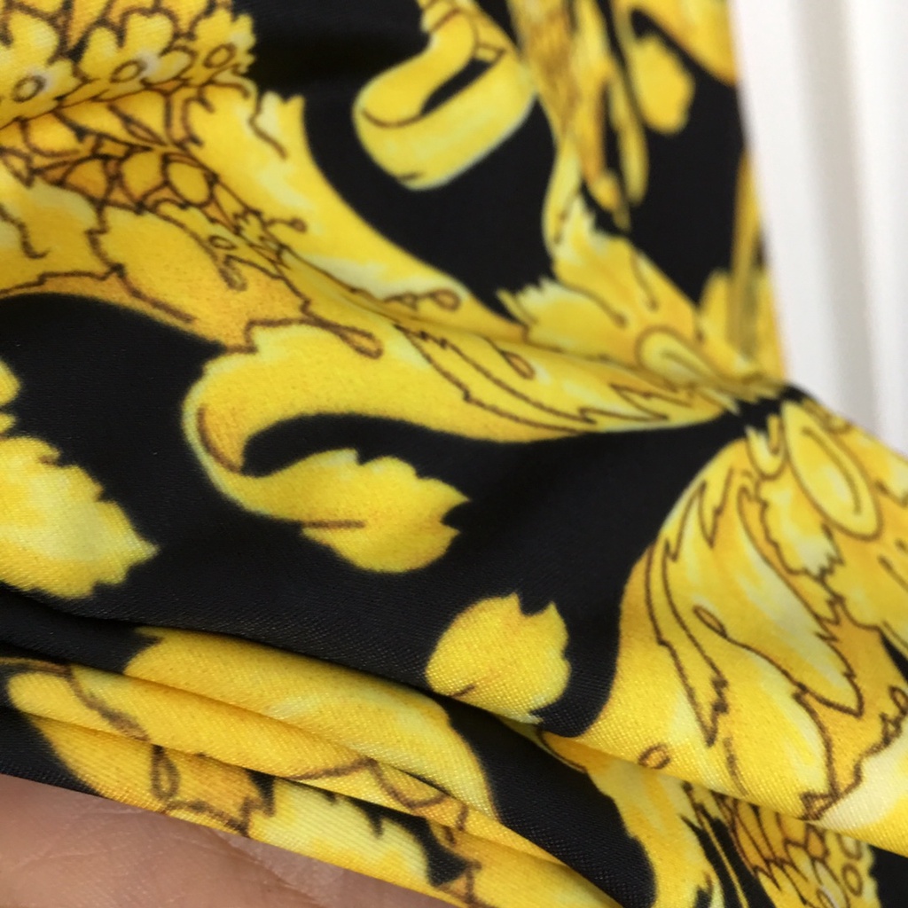 Quần nữ thời trang cao cấp Versace thiết kế họa tiết hoa vàng retro, phong cách thời thượng