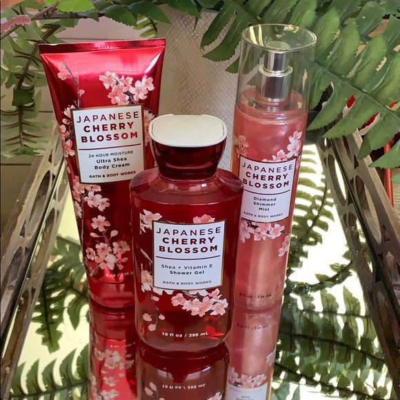 [𝐅𝐞𝐦𝐦𝐢𝐞💝] Xịt thơm toàn thân ánh nhũ Bath & Body Works - Japanese Cherry Blossom 2020