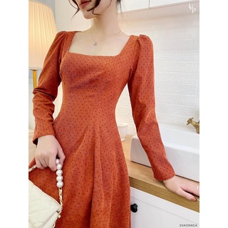 Váy nhung tăm chấm bi cổ vuông