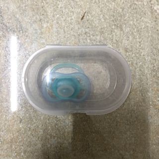 Hộp để ti giả cho bé yêu