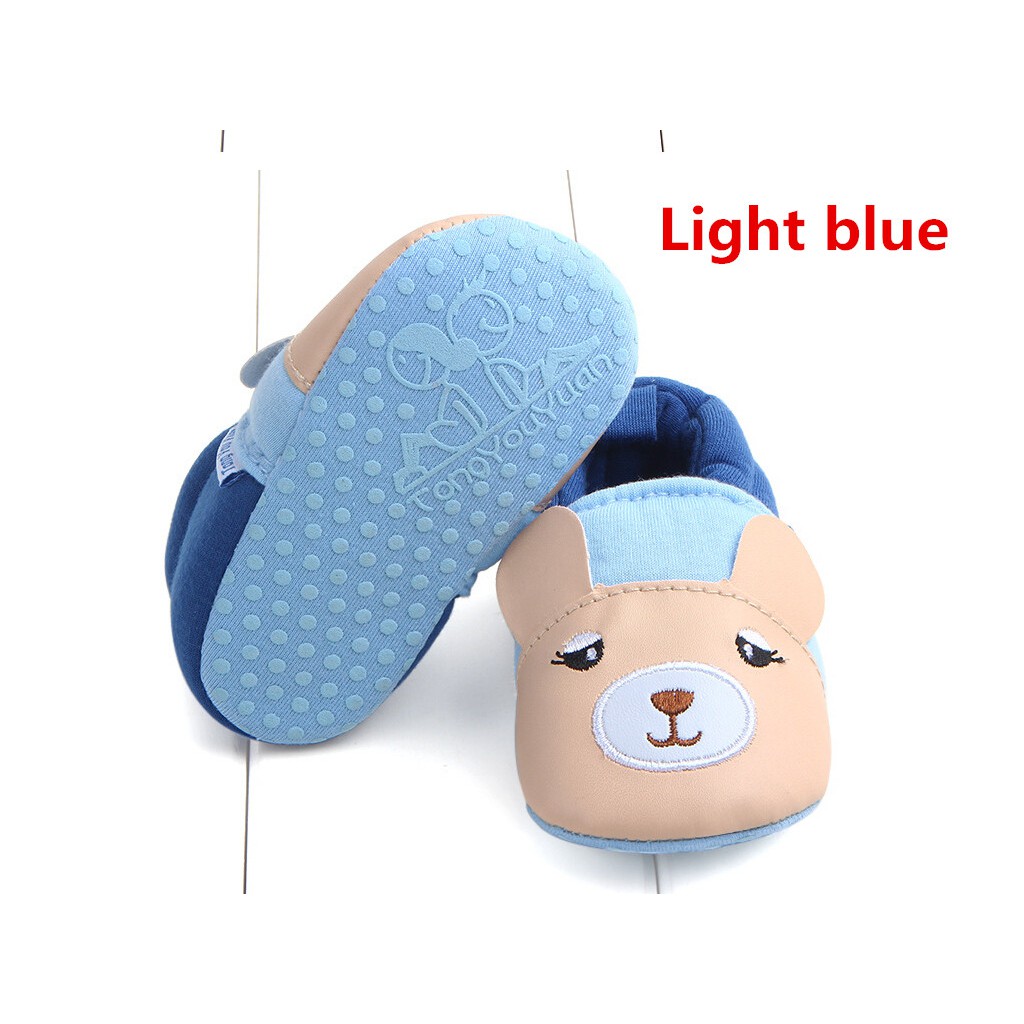 Giày em bé đế mềm chống trượt in hình dễ thương