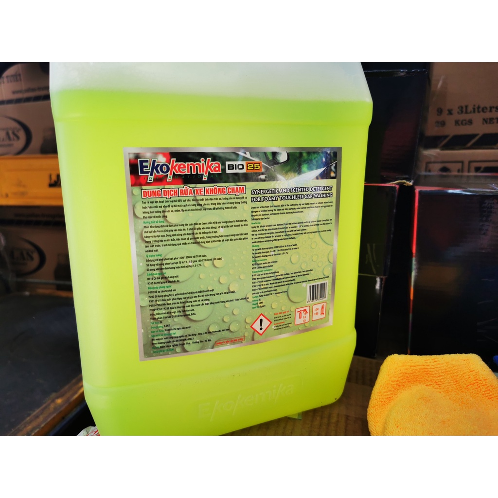 Dung Dịch Rửa Xe Không Chạm Ekokemika BIO 25 Tặng Khăn và Bao Tay Rửa Xe 5L