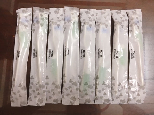 Set 10 Bàn chải khách sạn dùng 1 lần kèm kem đánh răng (MẪU MỚI)