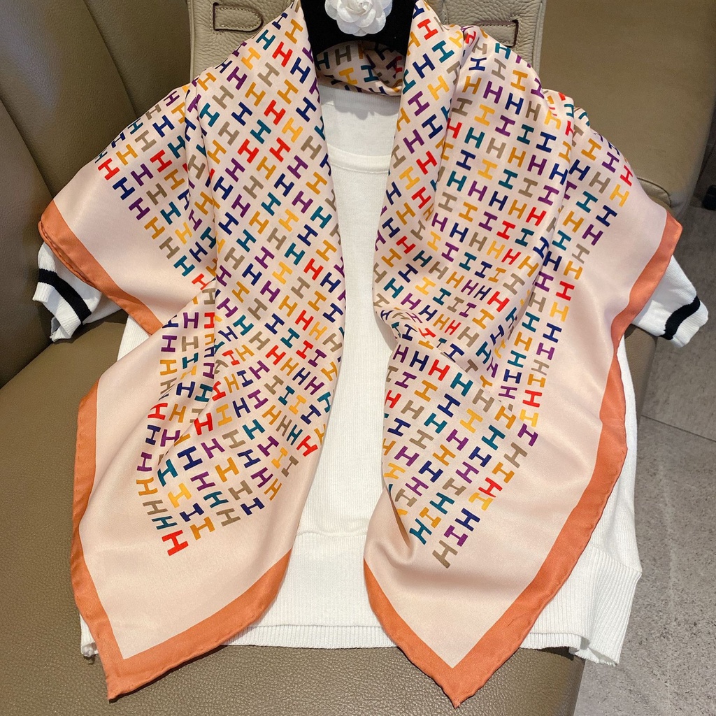 Khăn Choàng Vuông 90x90cm In Chữ Thời Trang Cho Nữ Giới