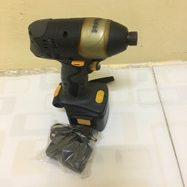 Bắn vít national EZT611