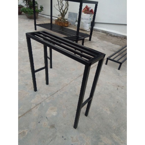 Kệ thép kê chậu cây. Dài 70cm.Rộng 20-25cm. Cao 70cm.2 nan phụ. 4 chân. 2 giằng chân. hộp thép 2x2cm