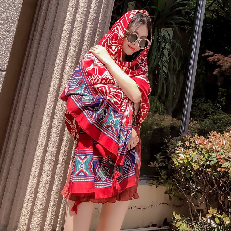 Khăn lụa choàng đi biển đỏ hoạ tiết viền xanh, khăn boho thổ cẩm che nắng vintage
