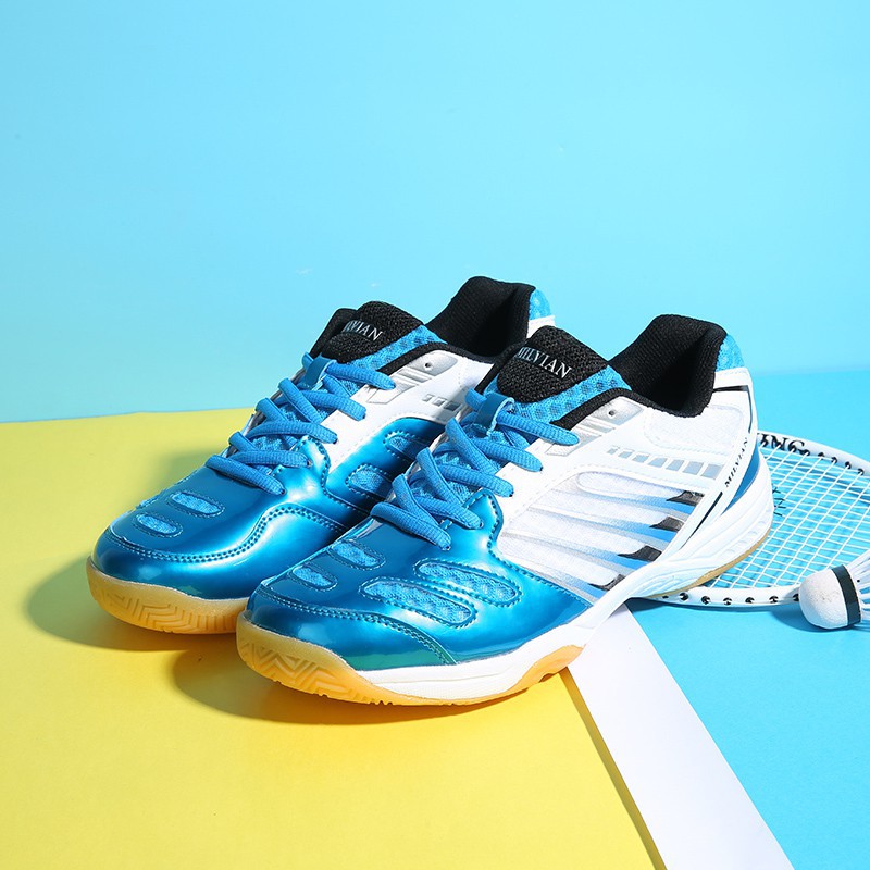 Non-slip sports shoes used to practice badminton for men