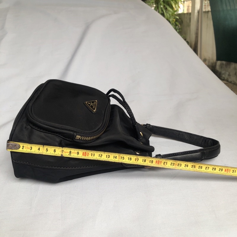 Túi chuẩn si. Túi qua sử dụng. Khách vui lòng xem hình nếu muốn biết thêm thông tin sản phẩm mời khách vô chat. Thanks z