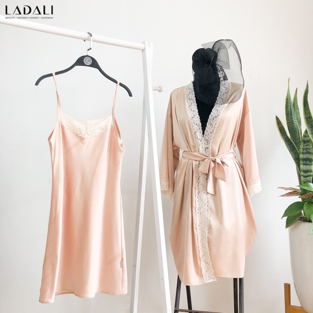 Combo Đồ Ngủ Nữ Set Váy Ngủ, Choàng Ngủ Nữ LADALI Lụa  Latin Pháp Sexy 4 Màu Đen, Đỏ, Trắng, Da Sang Trọng | BigBuy360 - bigbuy360.vn