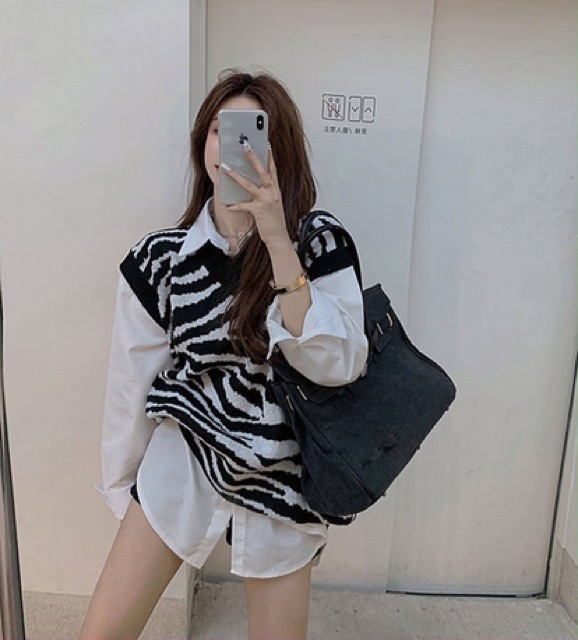 [ẢNH THẬT CUỐI] Set áo sơ mi phối gile len hoạ tiết ngựa vằn | BigBuy360 - bigbuy360.vn