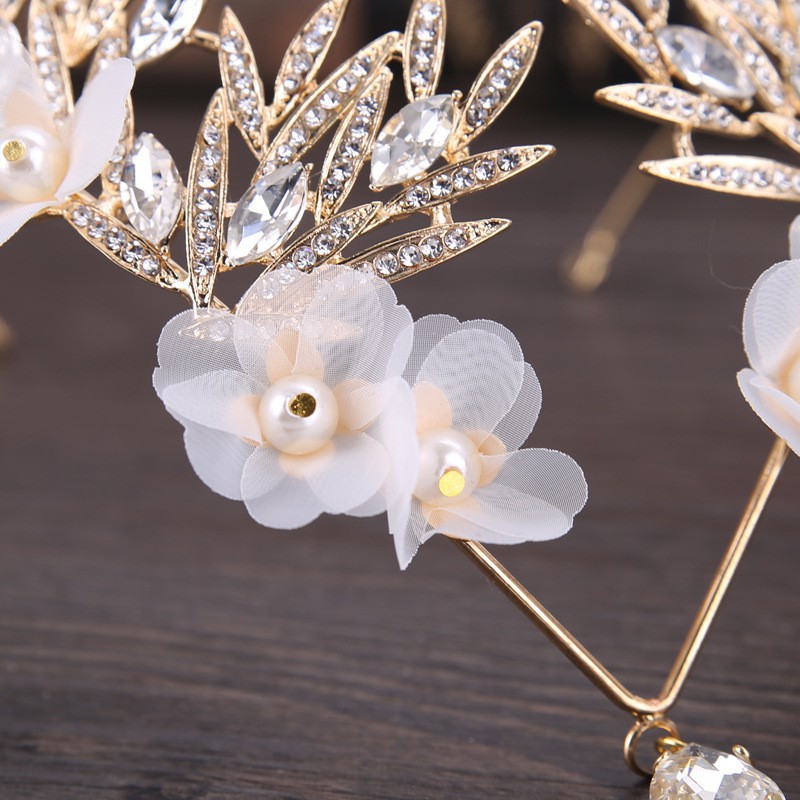 Cài tóc thiết kế sang trọng ấn tượng cho cô dâu