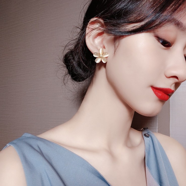 Bông tai nữ Hàn Quốc chất liệu hợp kim không gỉ đính đá phụ kiện thời trang giá rẻ cá tính trẻ trung