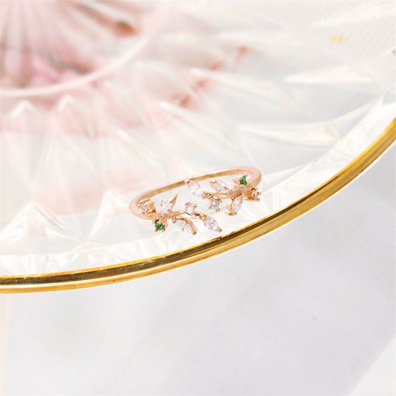 Lovely Leaf-shaped Electroplated Ring for Women
