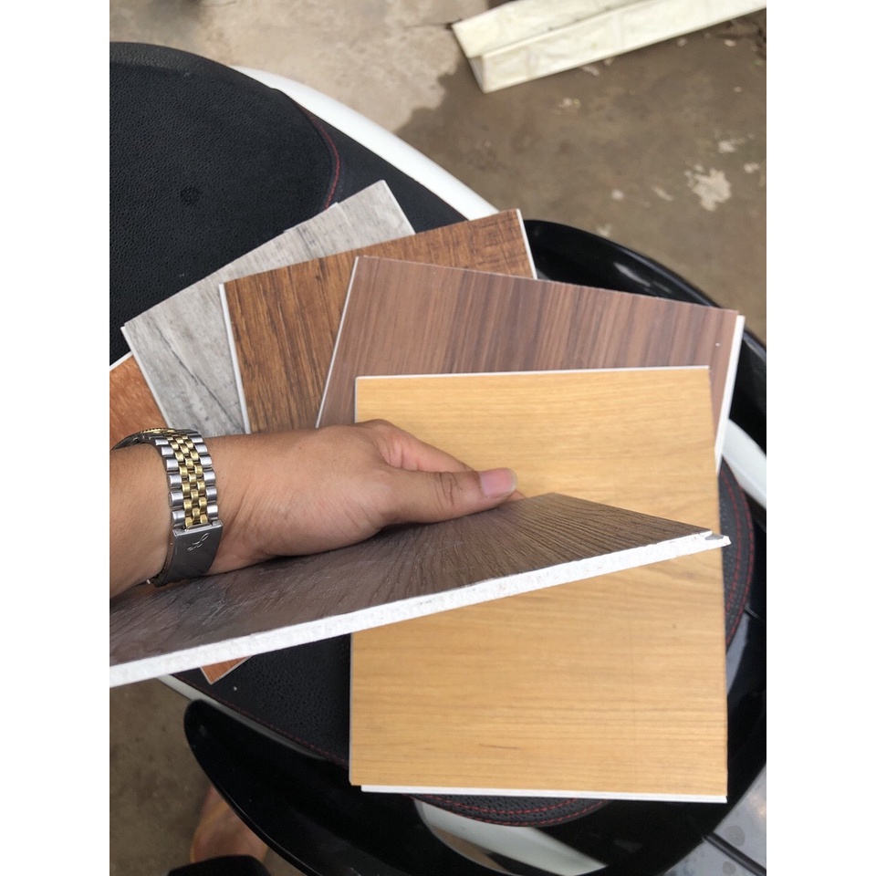 1 met vuông SÀN NHỰA HÈM khóa giả gỗ dày 4mm