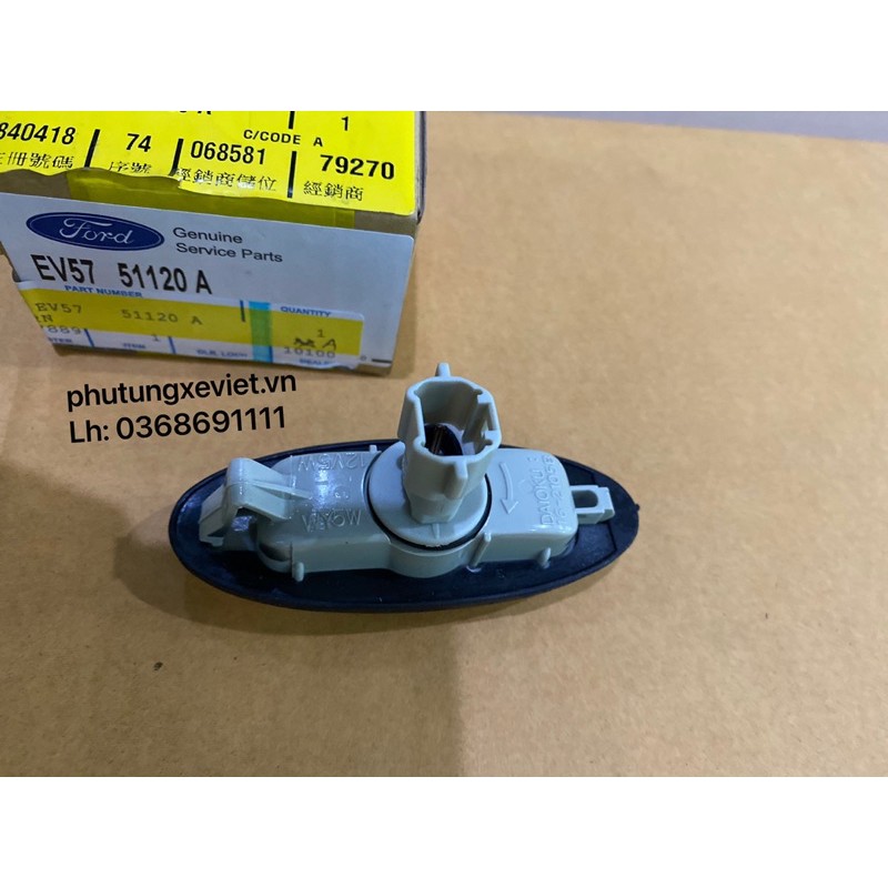 Đèn xin nhan  trên tai xe Ford Escape