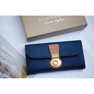 Ví cầm tay burberry