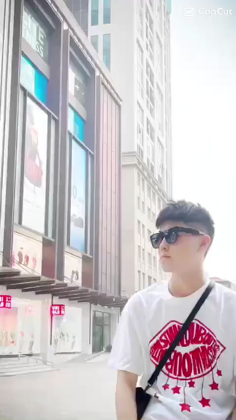 Áo Thun Louboutin Đôi Môi In Nhũ Kim Tuyến, unisex nam nữ chất cotton co dãn thoáng mát  cháy phố 2023 | BigBuy360 - bigbuy360.vn