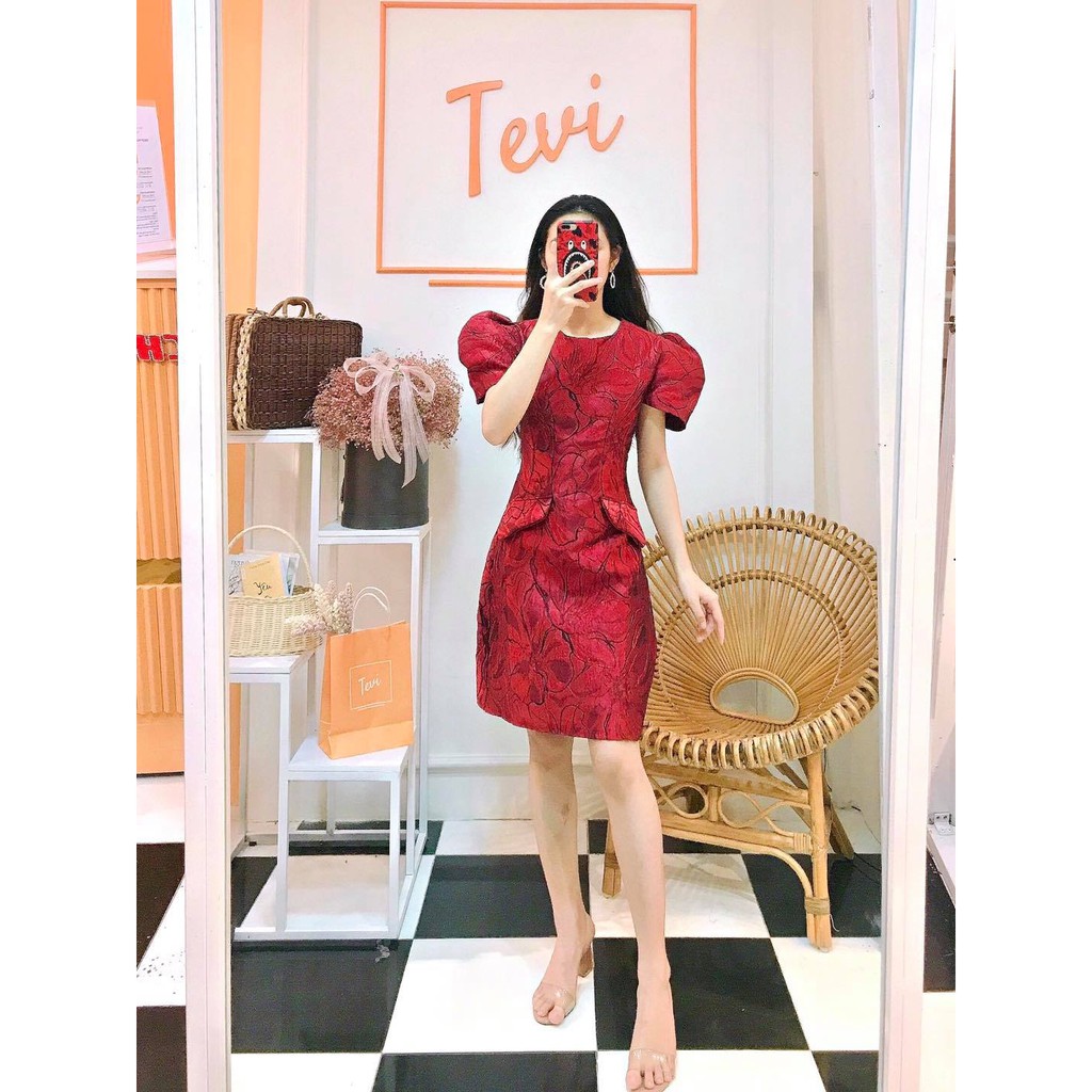 Đầm Đỏ Gấm Tay Phồng Thêu Hoa