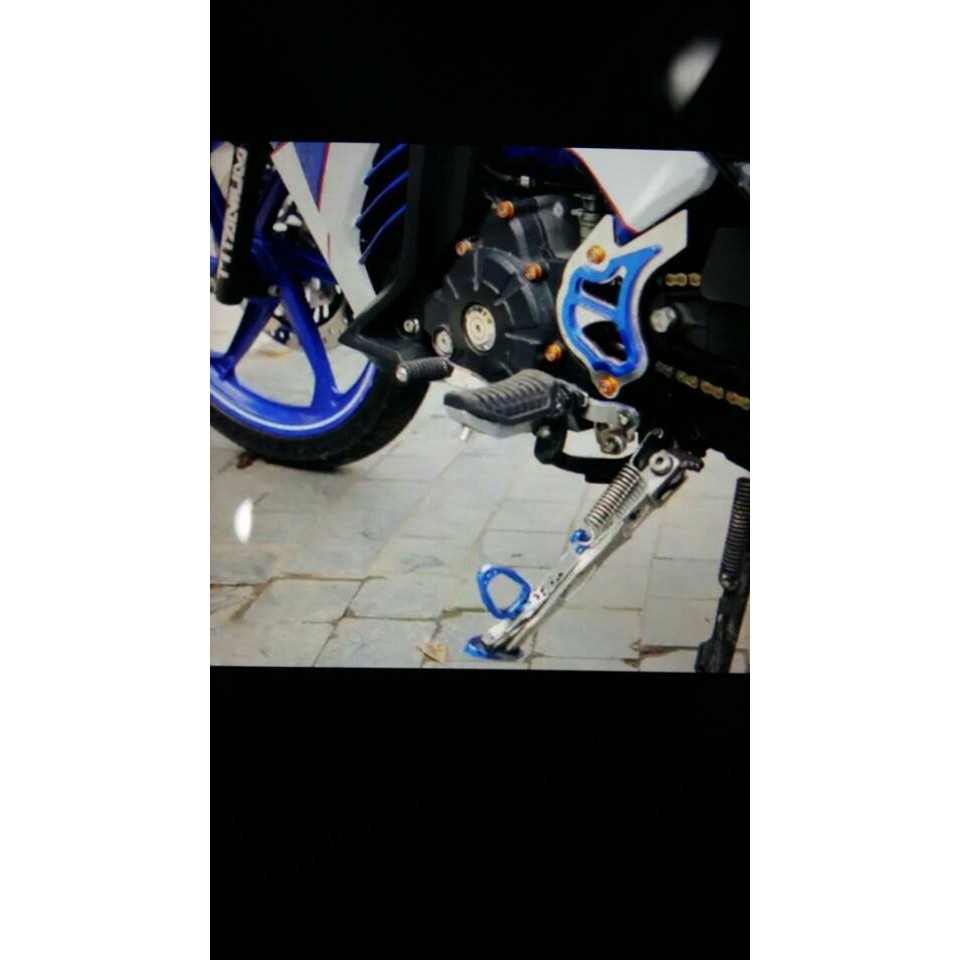 Chân chống gắn đá đủ màu