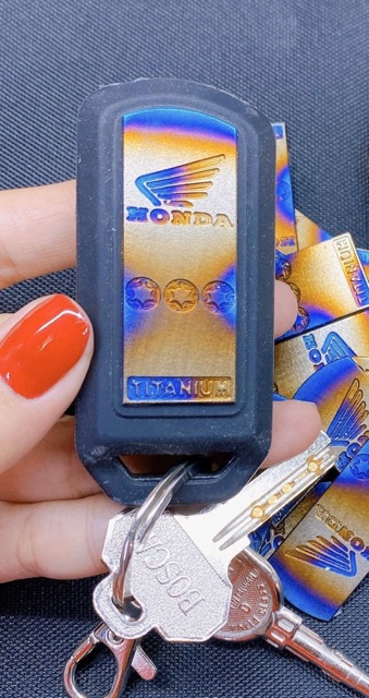 Miếng titan dán smk vario150  - miếng dán remot vario150 - đồ chơi xe vario 150