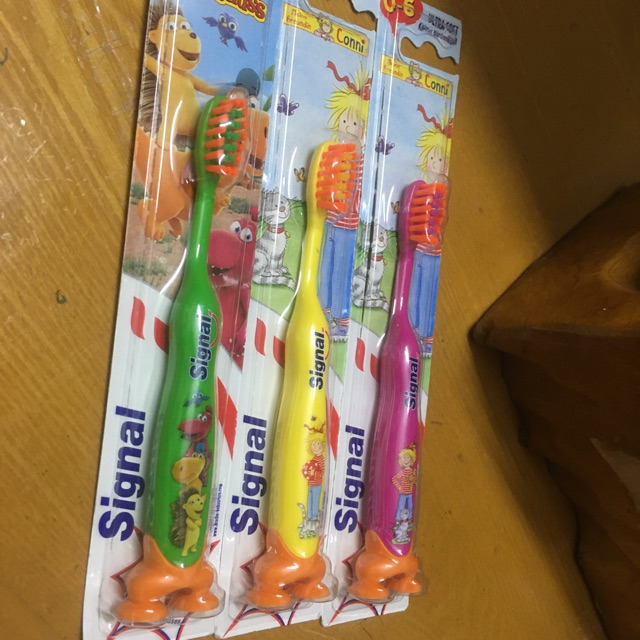 Bàn chải đánh răng mềm Signal cho bé yêu