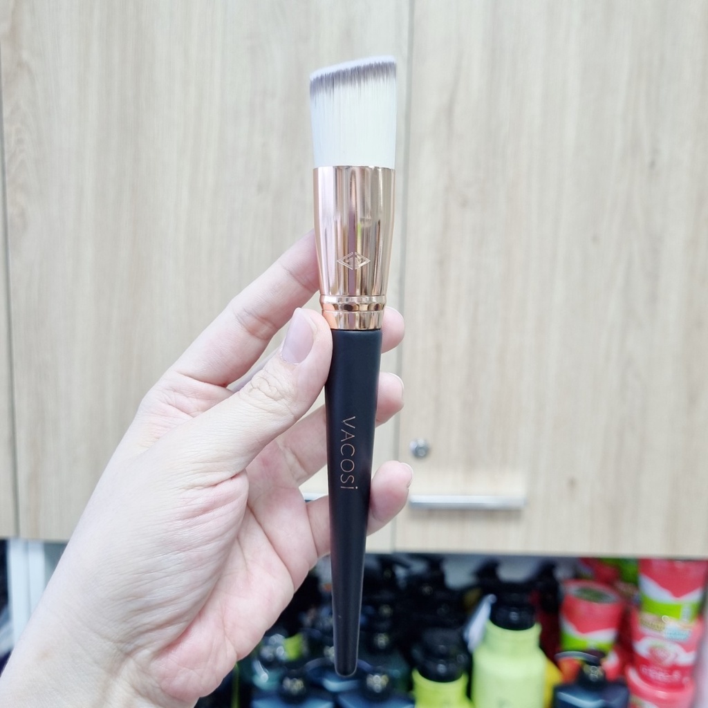 Cọ nền foundation đầu xéo Vacosi F04