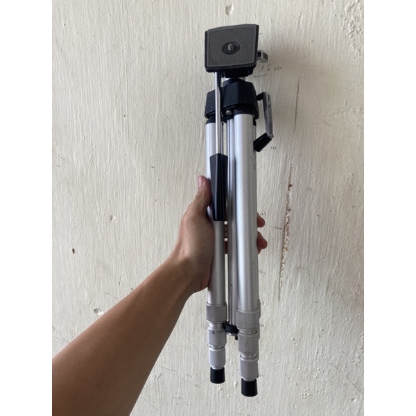 Chân máy ảnh Slik màu bạc - made in japan